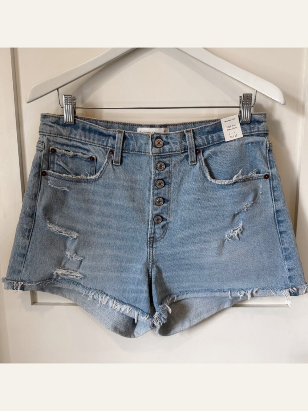 Abercrombie & Fitch High Rise Mom Shorts - Button Fly - Light Wash - NWT - 31w